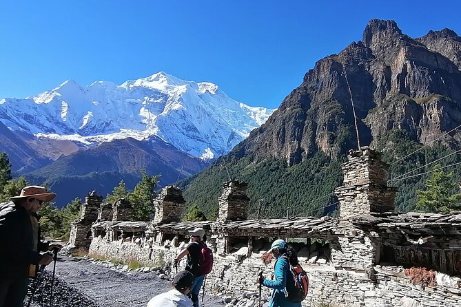 10 Days Annapurna Circuit Trek - Day 1: Kathmandu to Besisahar with a stop at Manakamana