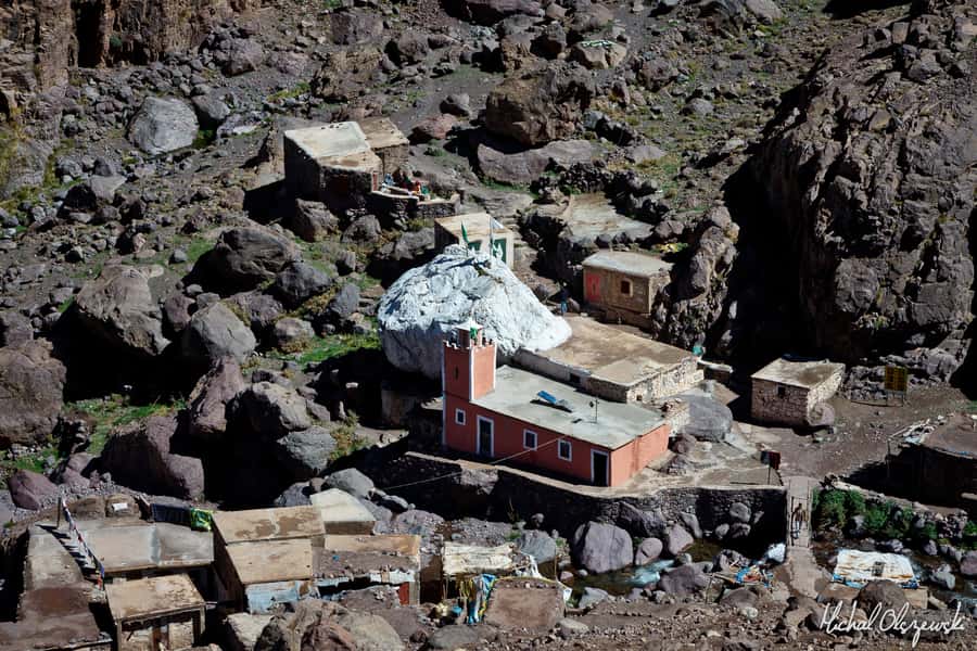 2-Day Atlas Mountains Morocco Trek with Village Stay - Day one: Tizi n’Tamatert and the walk to Armed