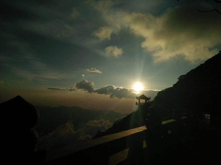 2-Day Fansipan Mountain Trek - Indochina's Highest Peak - The return to Sa Pa and the useful final shower