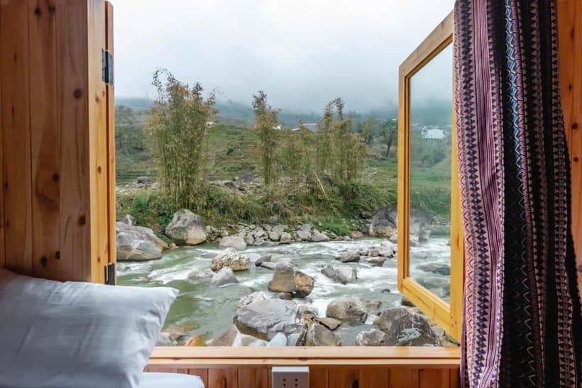 2-Day Sa Pa Ethnic Homestay Tour & Trek with Limousine Bus - Lunch in Sa Pa and the walk to Lao Chai