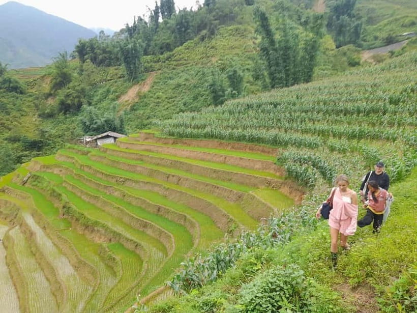 2-Day Sa Pa Ethnic Homestay Tour & Trek with Limousine Bus - Food, luggage, and what to pack
