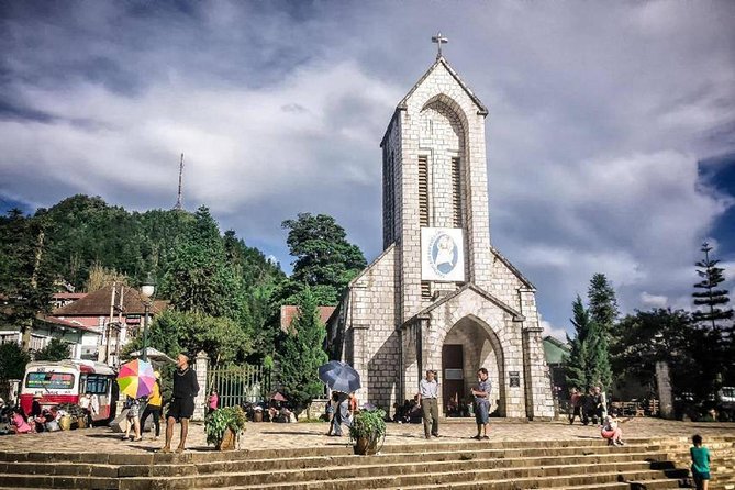 2-Day Sapa Trekking Tour from Hanoi by Luxury Limousine - Cat Cat Village and the first afternoon walk