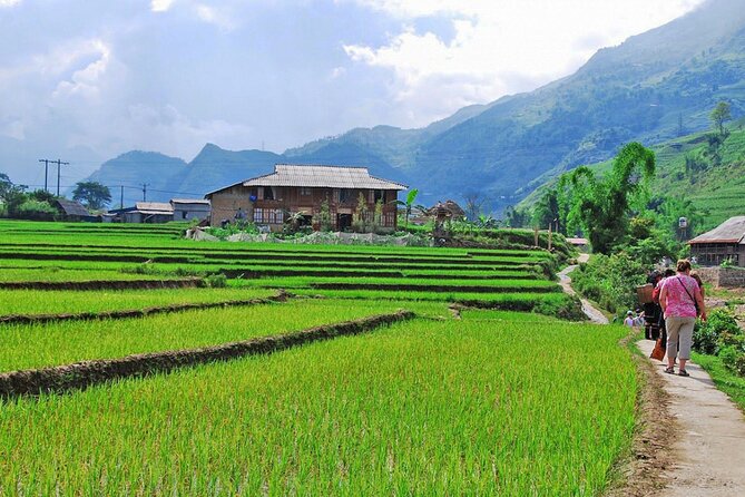 2 Days 1 Night Sapa Trekking Group Tour at Homestay - How this route compares with a stay in Sapa town