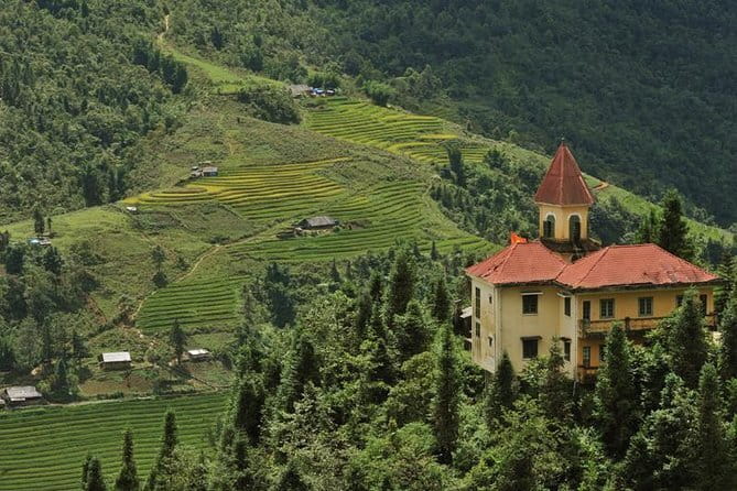 2 days - 1 night trekking Sapa tours from Hanoi - Morning in Sapa and the first steps into Muong Hoa Valley