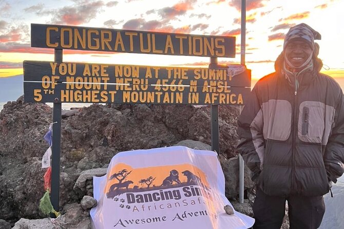 4 Days best Mount meru trekking - Guides, communication, and group size