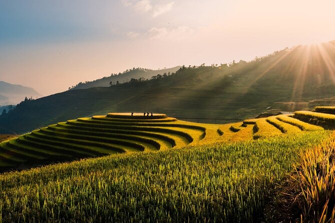 8-Days Hanoi, Sapa Trekking And Halong Bay Cruise - The Long Road to Sapa