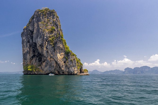8-Days Hanoi, Sapa Trekking And Halong Bay Cruise - Y Linh Ho, Lao Chai, and Ta Van on Foot