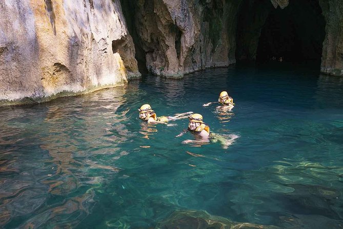 Abandoned Valley , Golden Cave and E Cave 1 Day Trek - A 2-kilometer approach through jungle and rock