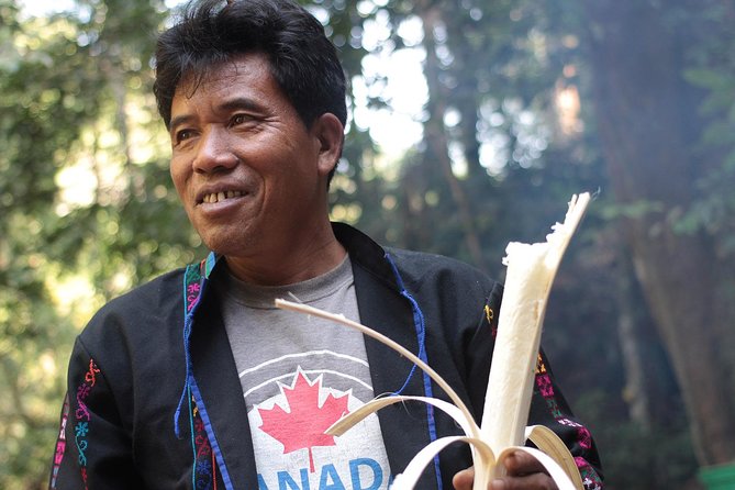 Akha private eco-trekking 2 days 1 night Chiang Rai - Visiting a Lahu village before reaching the Akha community