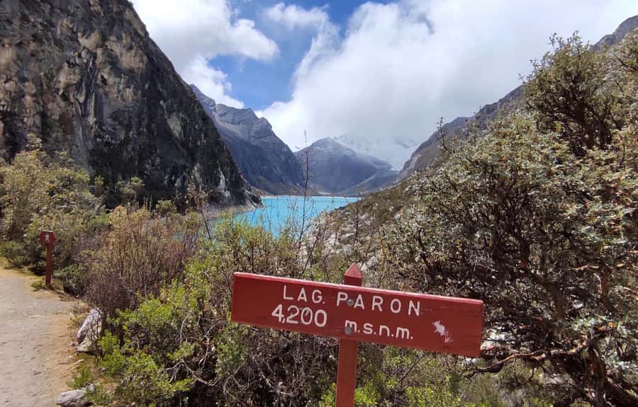 Ancash: Trekking to Paron Lagoon with Entrance | Full day| - Walking beside the turquoise water