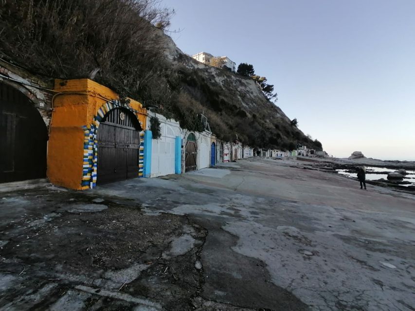 Ancona: Urban Trek Tour with Wine and Food Tasting - The food and wine finish