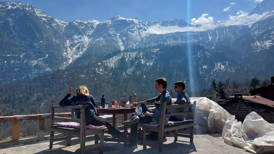 Annapurna Circuit Trek With Tilicho Lake :Best Trek in Nepal - Days 3 and 4: Pisang and Manang Valley
