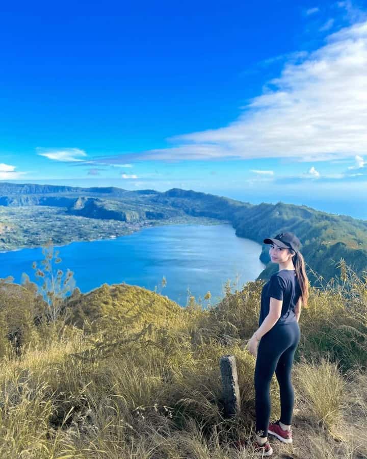 Bali: Caldera Sunrise Trek and Natural Hot Spring - Crossing Lake Batur before sunrise