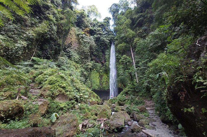 Bali Most Scenic Waterfalls Trekking - The first sights: temple, gate, and two mountain lakes