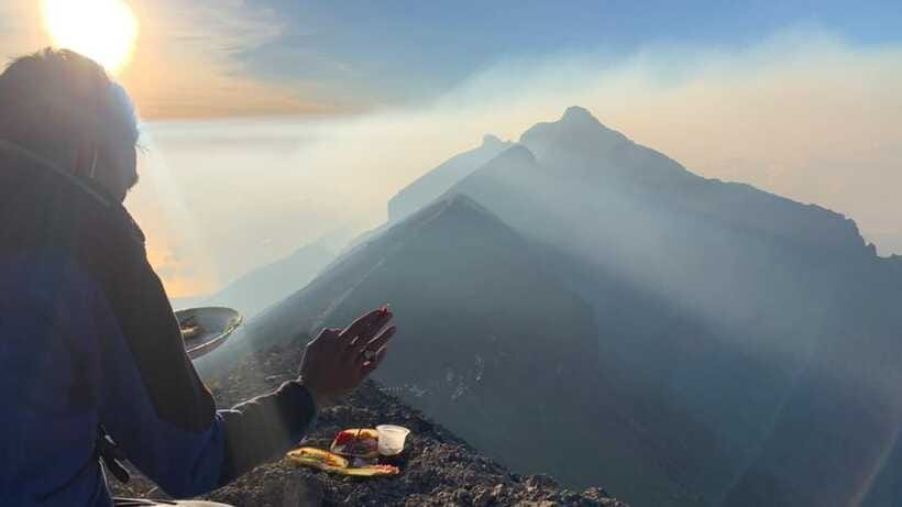 Bali: Mount Agung Sunrise Trekking Tour with Hotel Pickup - Sunrise at the summit