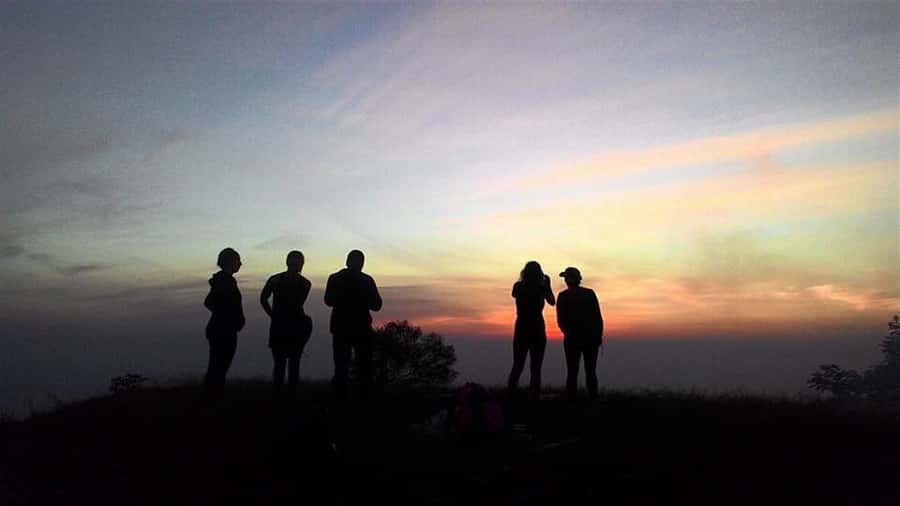 Bali: Mount Batur Sunset Trek with Picnic - Reaching Mt. Batur Lounge before the climb