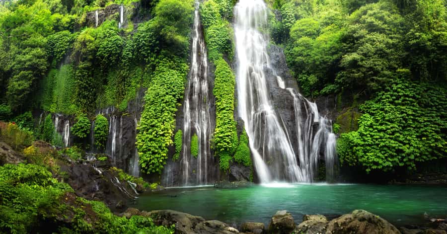 Bali: Munduk Waterfalls Trek, Twin Lakes and Temple Tour - Crossing Tamblingan Lake by wooden canoe