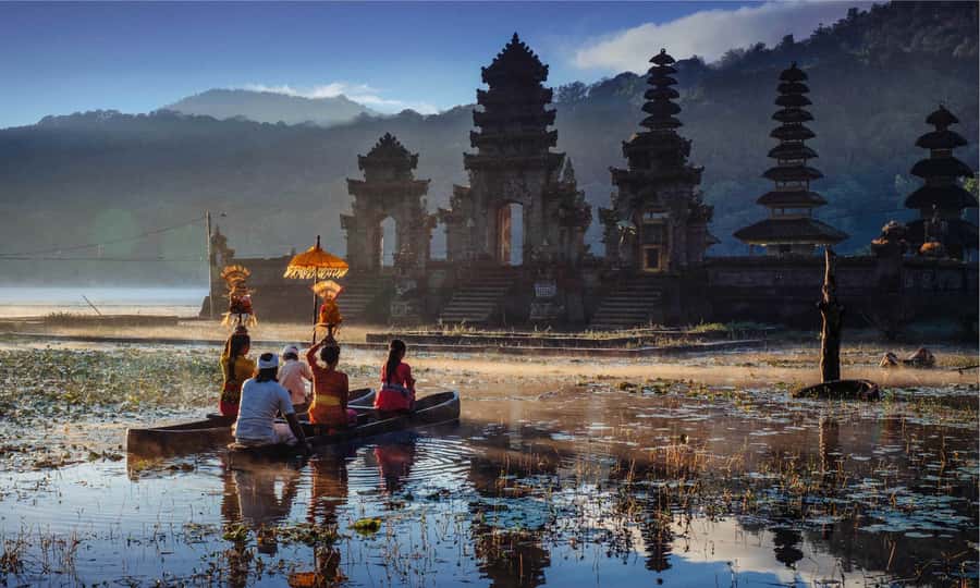 Bali: Twin Lakes, Handara Gates, and Forest Trekking Tour - Sunrise above the Twin Lakes