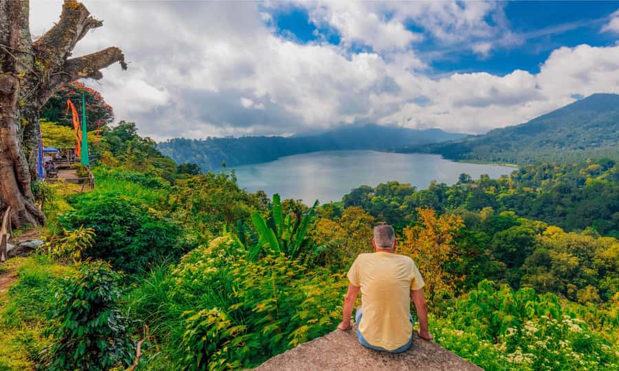 Bali: Twin Lakes, Handara Gates, and Forest Trekking Tour - The 4 AM pickup and ride north
