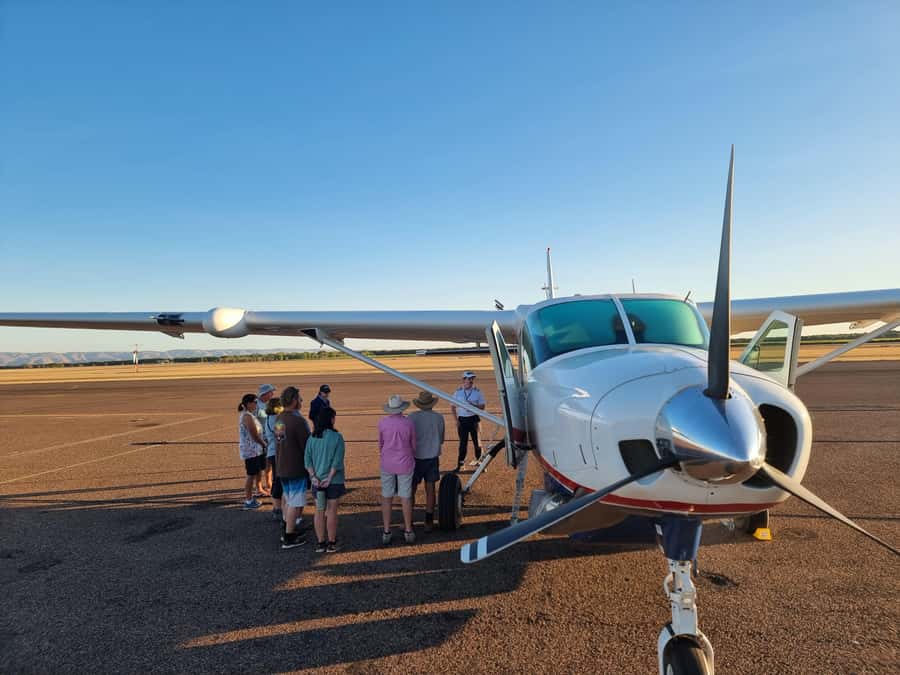 Broome: Fly to Bungles: Best Day Trek with Aboriginal guides - Key points at a glance
