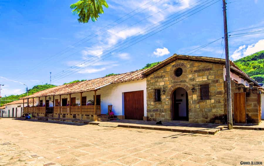 Camino Real: Barichara-Guane Trekking Tour + Paleontological Museum - Walking from Barichara into an older Santander