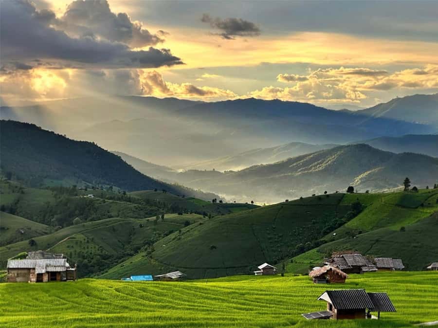 Chiang Mai: 3Days Nature&Cultural Trek in Doi Inthanon Area - Day 1: Market supplies, rice terraces, and a waterfall camp