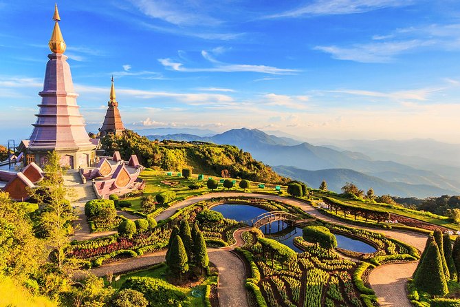 CHIANG MAI: Doi Inthanon-Trekking Keiw Mae Pan-Waterfall-Lunch - The highest point and the two pagodas