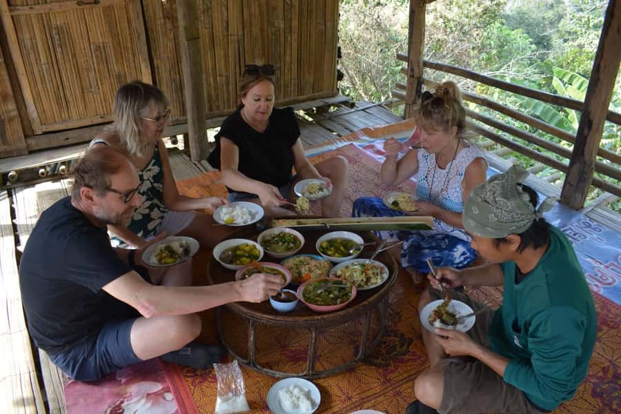Cultural trekking and boat trip - Lunch with a local feel