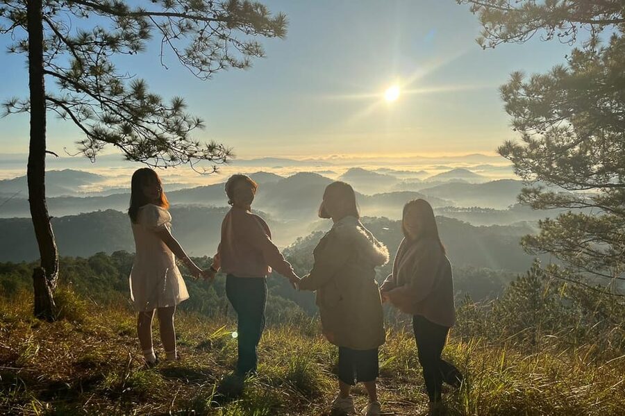Da Lat: Chasing the Sunrise - A Mini Trek Adventure - The viewpoint, coffee, and changing weather