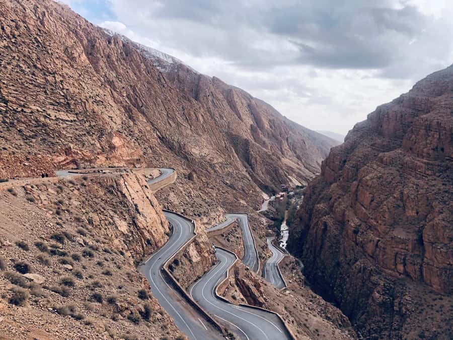 Dades Gorges: Monkey Toes Rock Formation Guided Trek - Walking through the green fields by the river