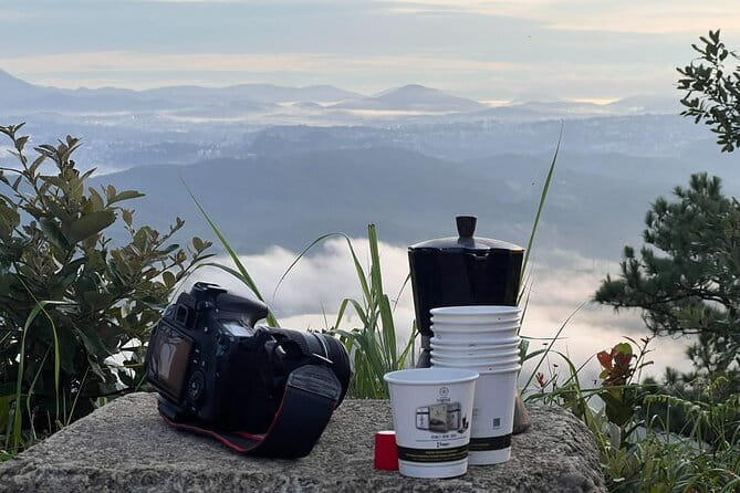 Dalat: Cloud Hunting & Sunrise Trekking to Hon Ho Mountain - What the guides add to the morning