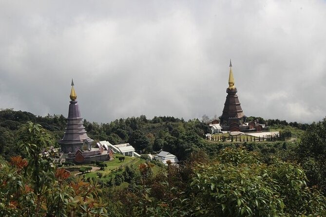 Doi inthanon National Park + 2Hour Fantastic Trekking with Lunch - Pagodas above the clouds