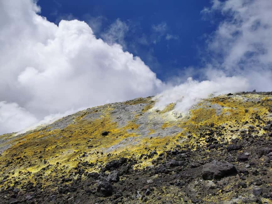 Etna: summit craters trekking with volcano guide 3350mt - What the guides add to the experience