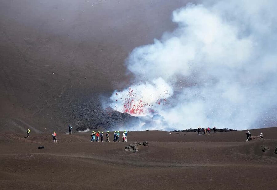 Etna: Trekking to the summit craters at 3340 meters - The Southeast Crater and Recent Eruption Zones