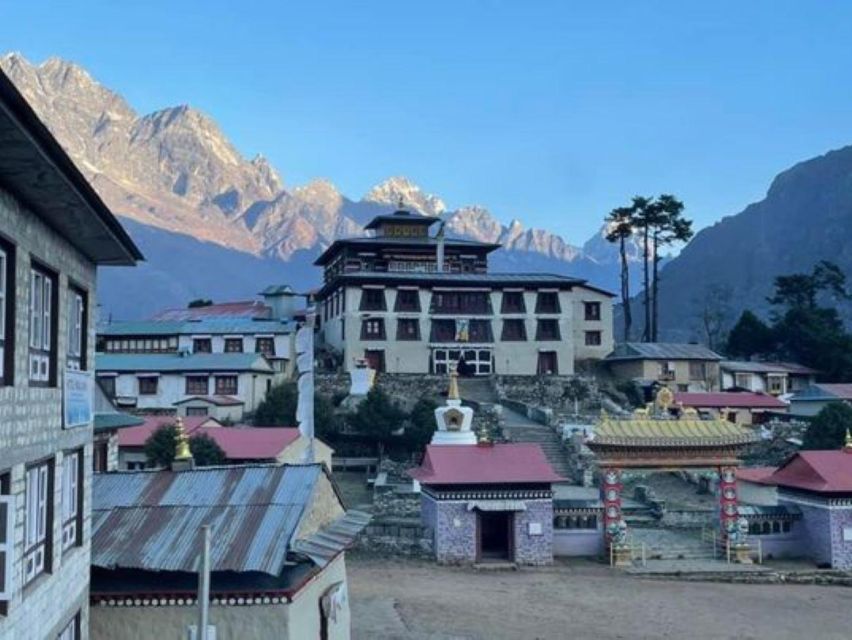 Everest Base Camp Trek 12 Days - Lodging, food, and the daily rhythm