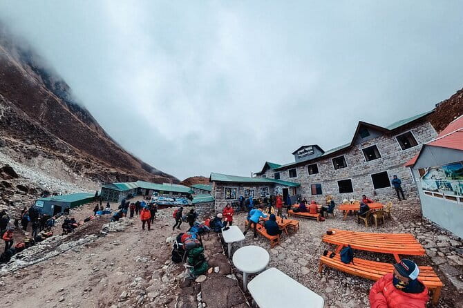Everest Base Camp trek with Helicopter return 9 days - Day 3: Phakding to Namche Bazaar