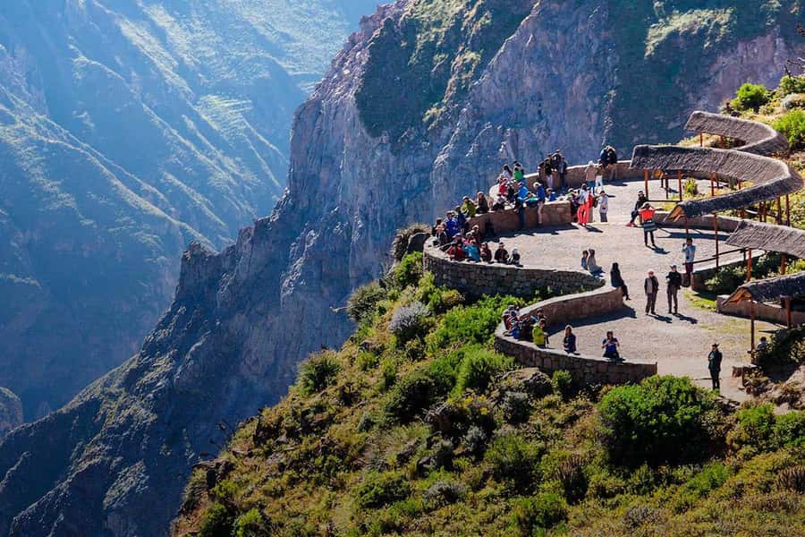 From Arequipa: 2-Day Colca Canyon Trekking Tour - How the guiding affects the experience