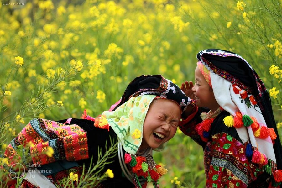 From Hanoi: 2-Day Sapa-Fansipan Peak & Trek & Ha Giang Bus - Walking from Lao Chai toward Ta Van