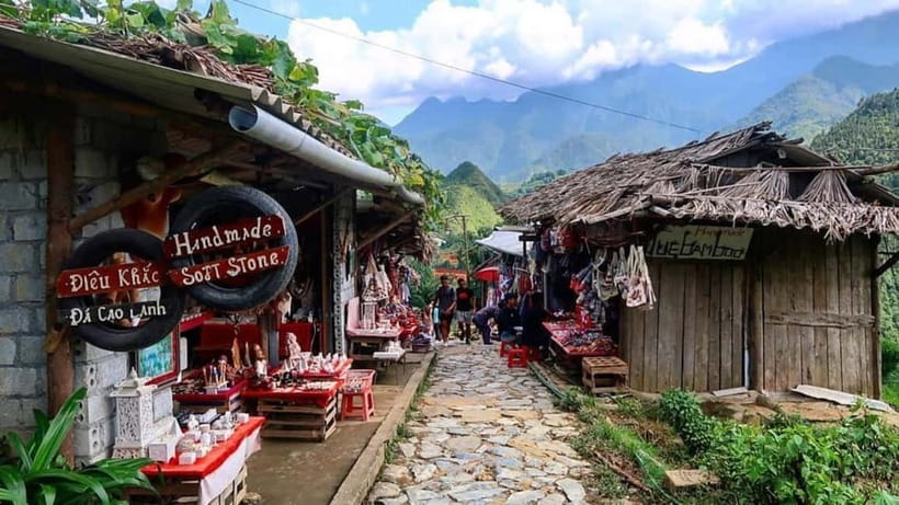 From Hanoi: 2-Days Sapa Trek Lao Chai/Cat Cat, Fansipan Peak - Arriving in Sapa for lunch and a village walk
