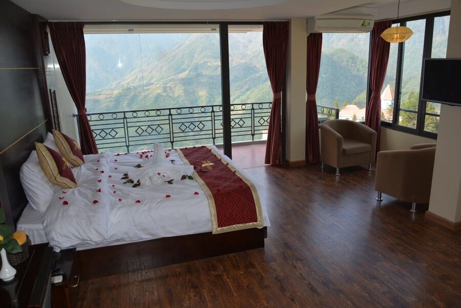 From Hanoi: Sapa 3-Day Medium Trek and Limousine Trip - Handling the sales pressure on the trail
