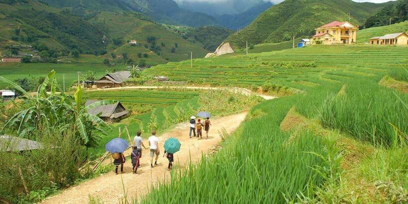 From Hanoi: Trek and Stay: 3-Day Sapa Highlands Adventure - Day two: Y Linh Ho, Lao Chai, and Ta Van