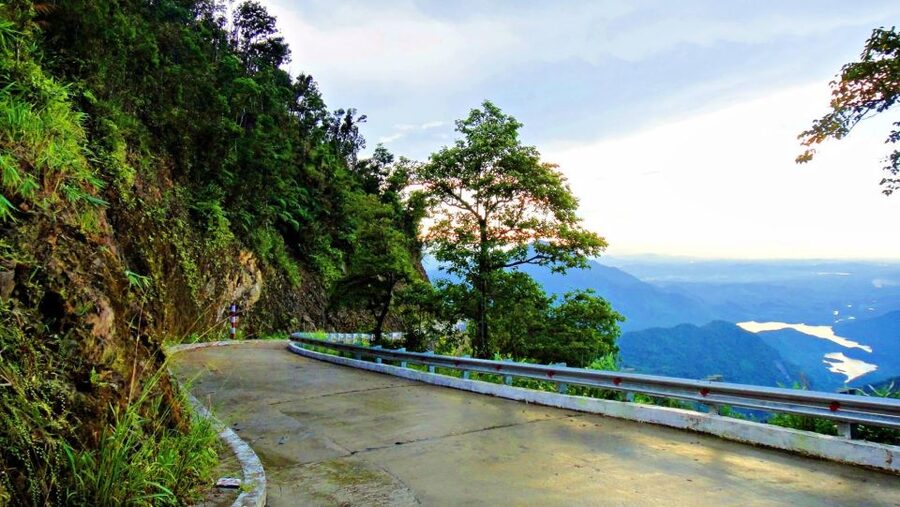 From Hue/Da Nang/Hoi An: Bach Ma National Park Trekking Tour - Do Quyen Waterfall as the day’s payoff