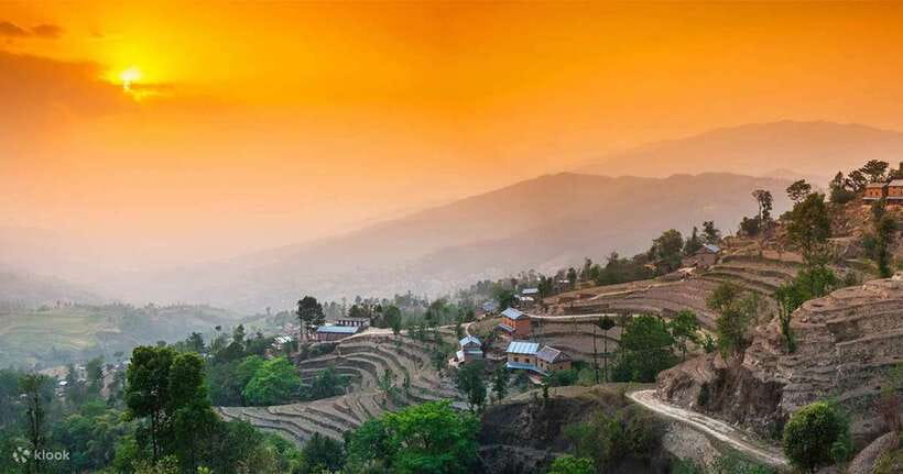 From Kathmandu: 3-Day Chisapani-Nagarkot Trek & Bhaktapur - Mountain views, air quality, and the best season question
