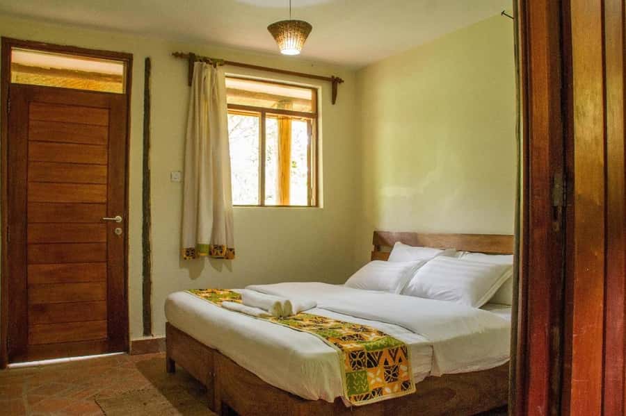 From Kigali: 2-Day Gorilla Trek: Bwindi Nat Park - Early breakfast and the drive to park headquarters