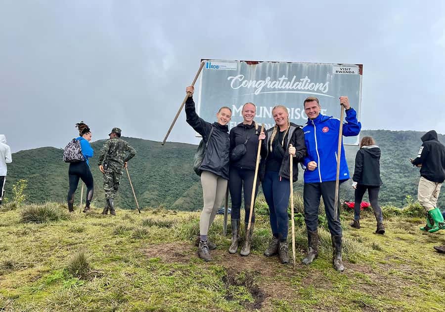 From Kigali: Bisoke Summit Trek, Crater Lake 1 Day Safari - Kinigi briefing and the road to the trailhead