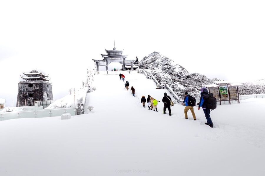 From Sapa: 1-Day Guided Trek to Lao Chai & Ta Van with Lunch - From Sapa to Lao Chai through the Muong Hoa Valley