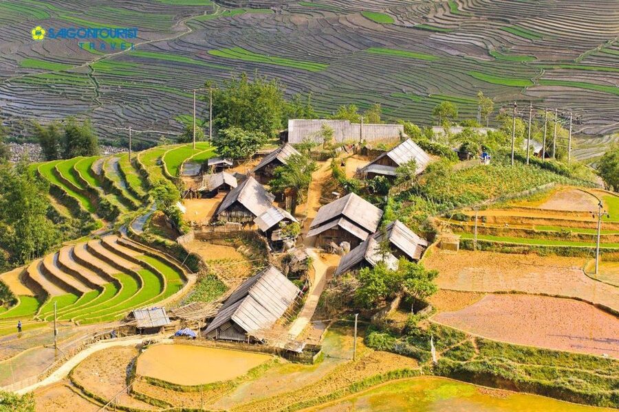 From Sapa: Terrace Fields and Local Villages Trek with Lunch - Leaving Sapa town on foot