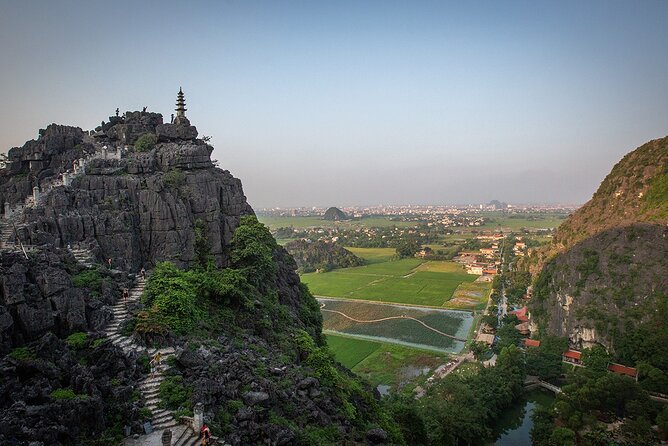 Full Day Tam Coc Private Tour: Biking and Trekking in Mua Cave - Lunch before the Mua Cave climb