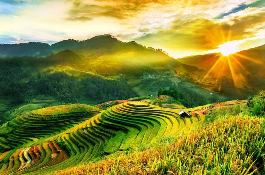 Full Day Tour in Sapa Trekking with Local guide - Leaving Sapa town for the rice terraces