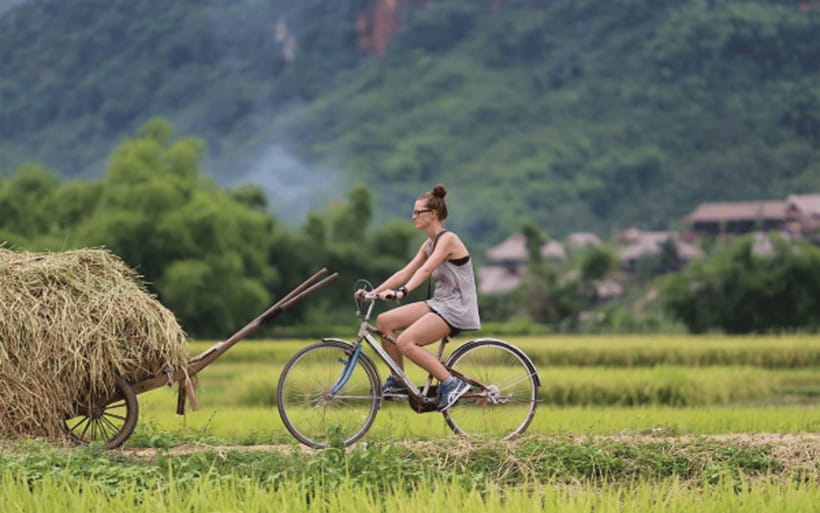 Ha Noi - Mai Chau - Pu Luong 2 Days 1 Night Trekking Tour - Thung Khe Pass and the road into Mai Chau
